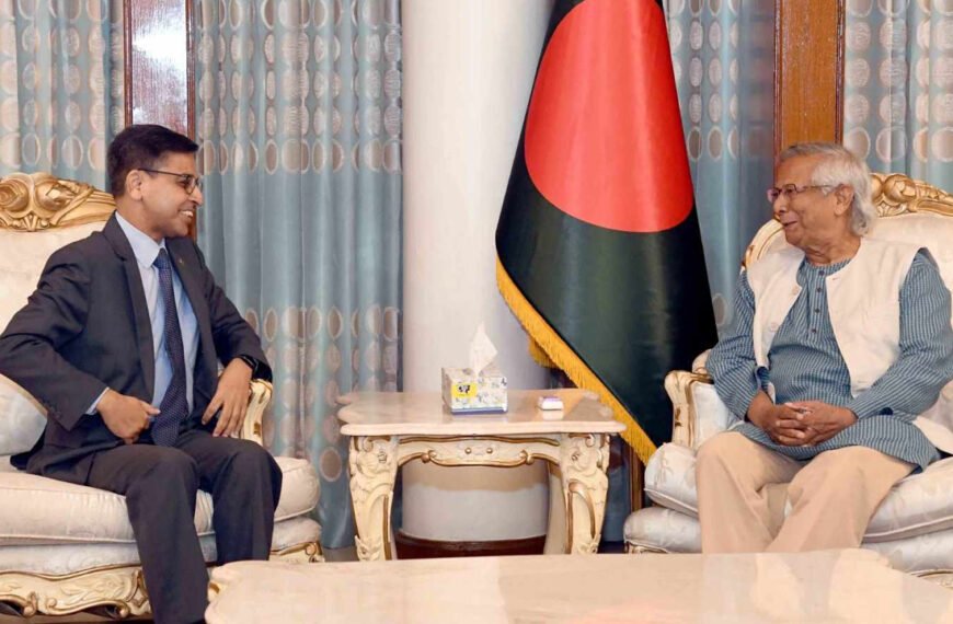 Indian High Commissioner meets with the Chief Adviser