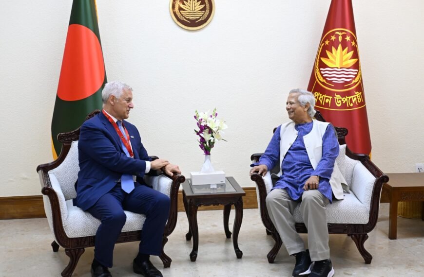 Chief Advisor Urges the Group…