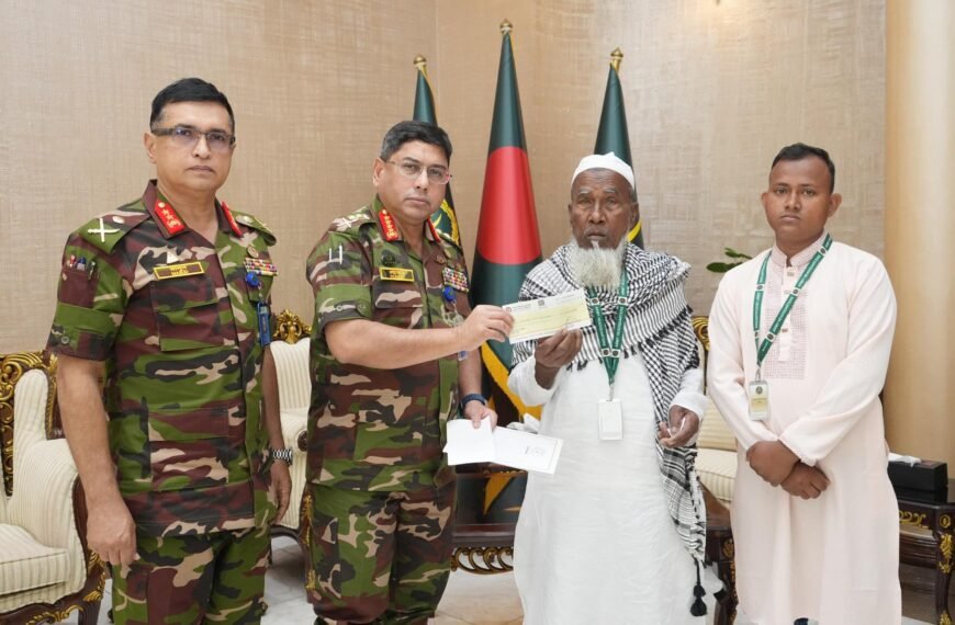 Army Chief hands over financial assistance to family of martyr Abu Sayeed in July-August Uprising