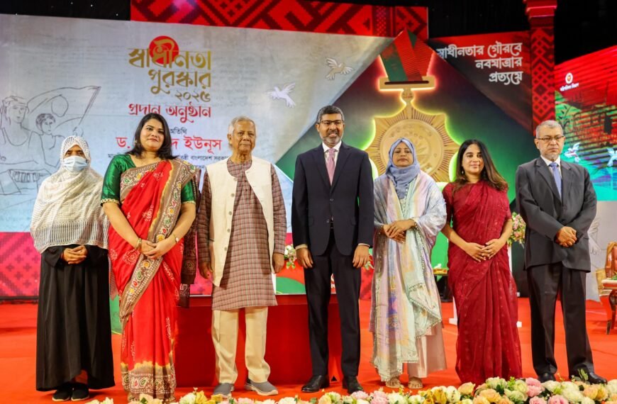 Chief Advisor presents Independence Award to to seven distinguished individuals