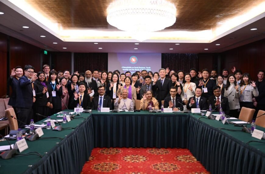 Chief Advisor joins high-level roundtable on social business and youth entrepreneurship in Beijing