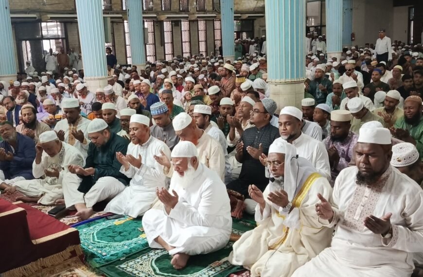 Jamaat Ameer offers Eid prayers at National Mosque Baitul Mukarram