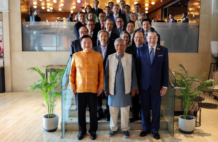 Chief Advisor holds breakfast meeting…