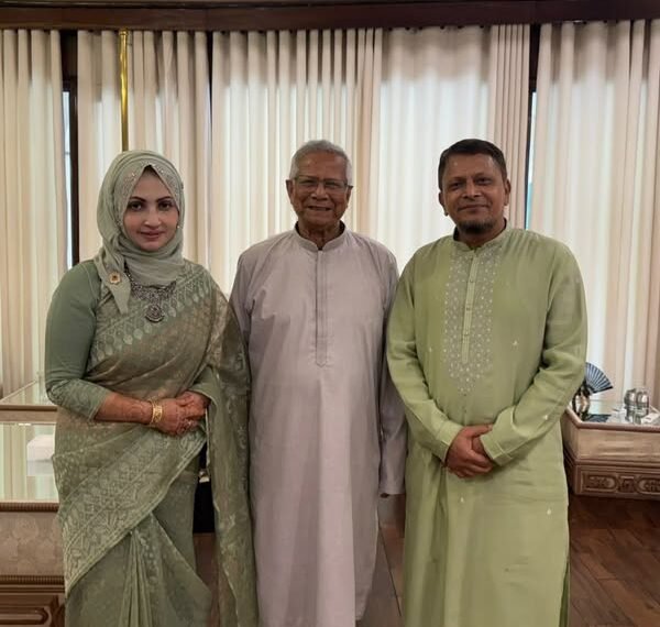 Navy Chief meets Chief Adviser along with his wife