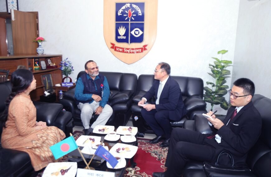Chinese Embassy Cultural Counselor meets DU Vice-Chancellor