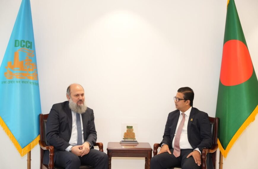 Pakistan Commerce Minister holds meeting with Dhaka Chamber of Commerce and Industry President