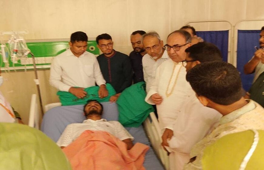 Mirza Abbas went to Dhaka Medical College Hospital to see Nurul Haque Nur
