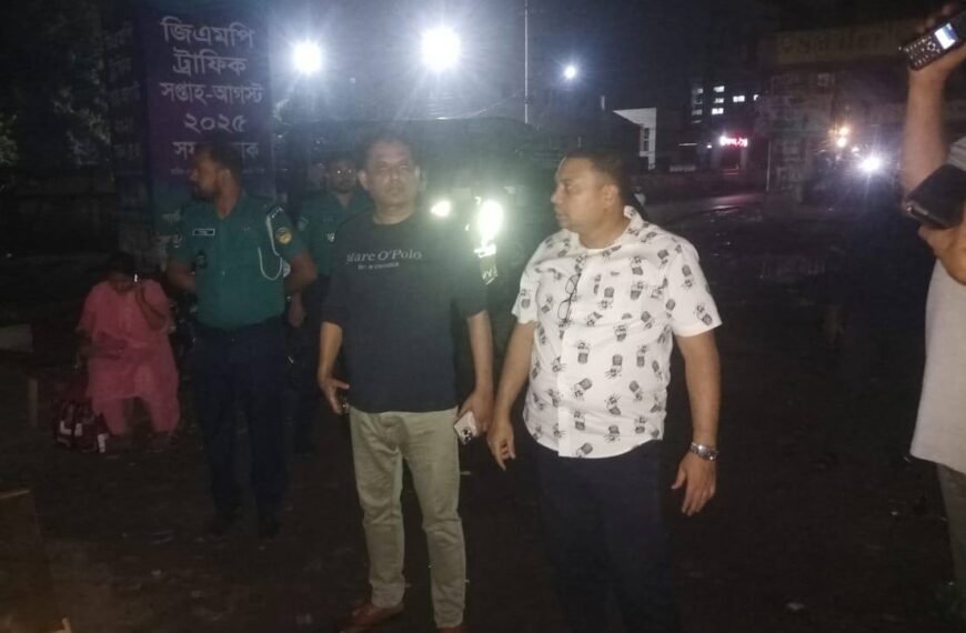 Additional Police Commissioner of Gazipur Metropolitan Police inspects night patrol activities in Gazipur