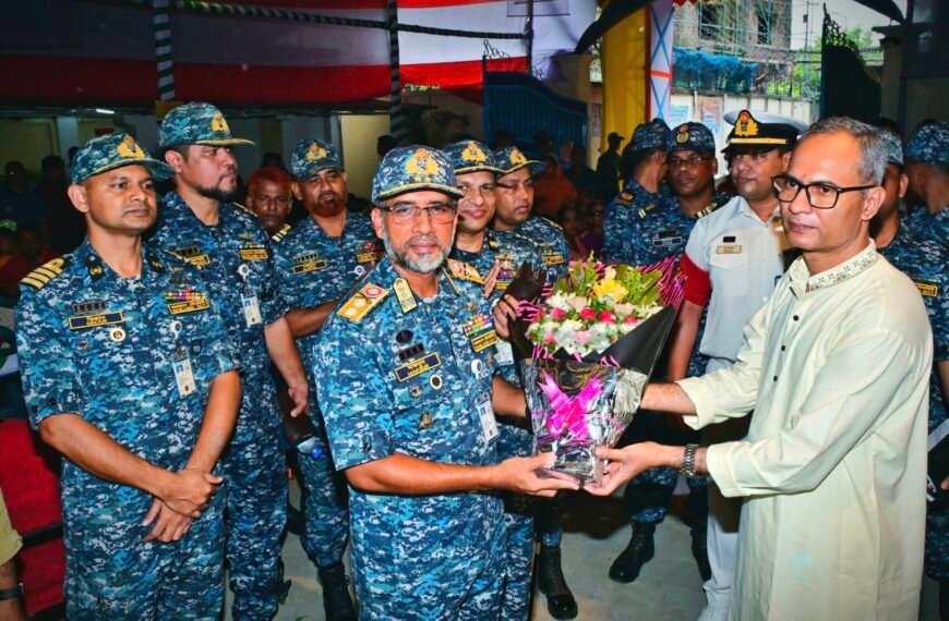 Dhaka Naval Area Commander Visits…