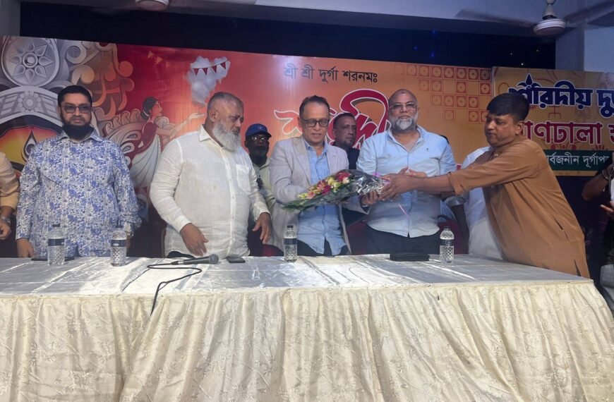 Dr. MA Qayyum visited the puja mandap of Bhatara, Purba Merul Nimtala and Rampura Daspara on the occasion of Sharadiya Durgotsav