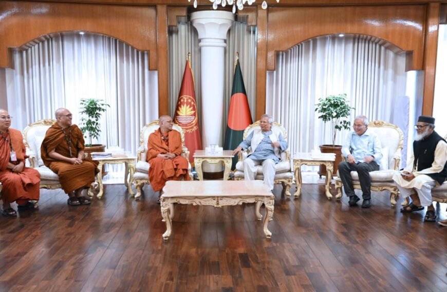 Buddhist religious leaders exchange greetings…