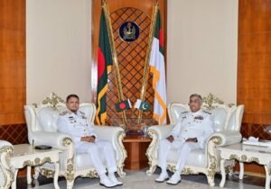 Pakistan Navy Chief visits Bangladesh