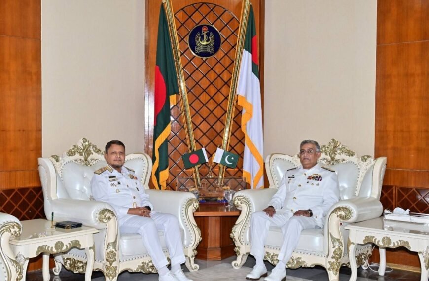 Pakistan Navy Chief visits Bangladesh
