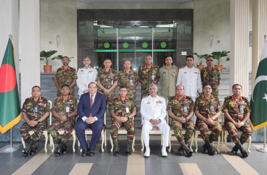 Pakistan Navy Chief Pays Courtesy Call on Army Chief
