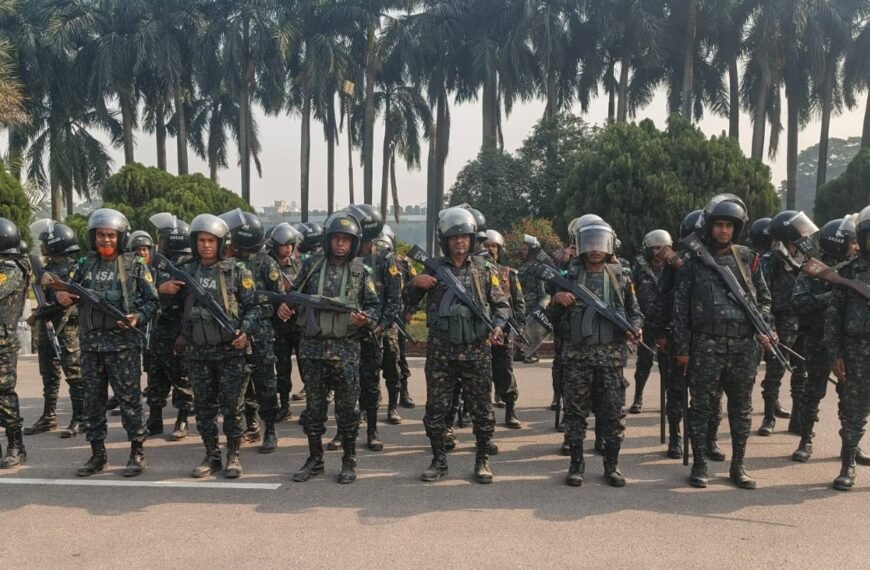 870 Ansar and VDP members deployed at Manik Mia Avenue for the funeral of Sharif Osman Hadi