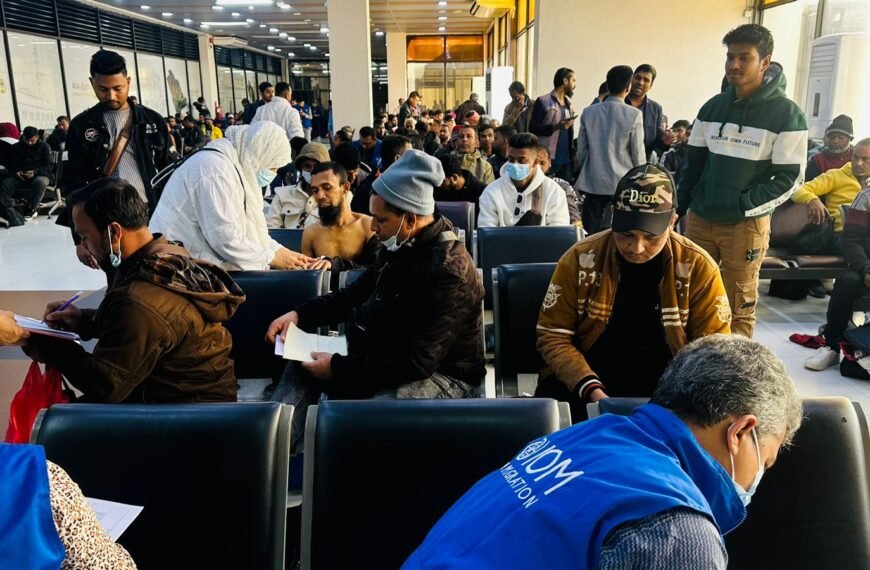 310 Bangladeshis return from Libya