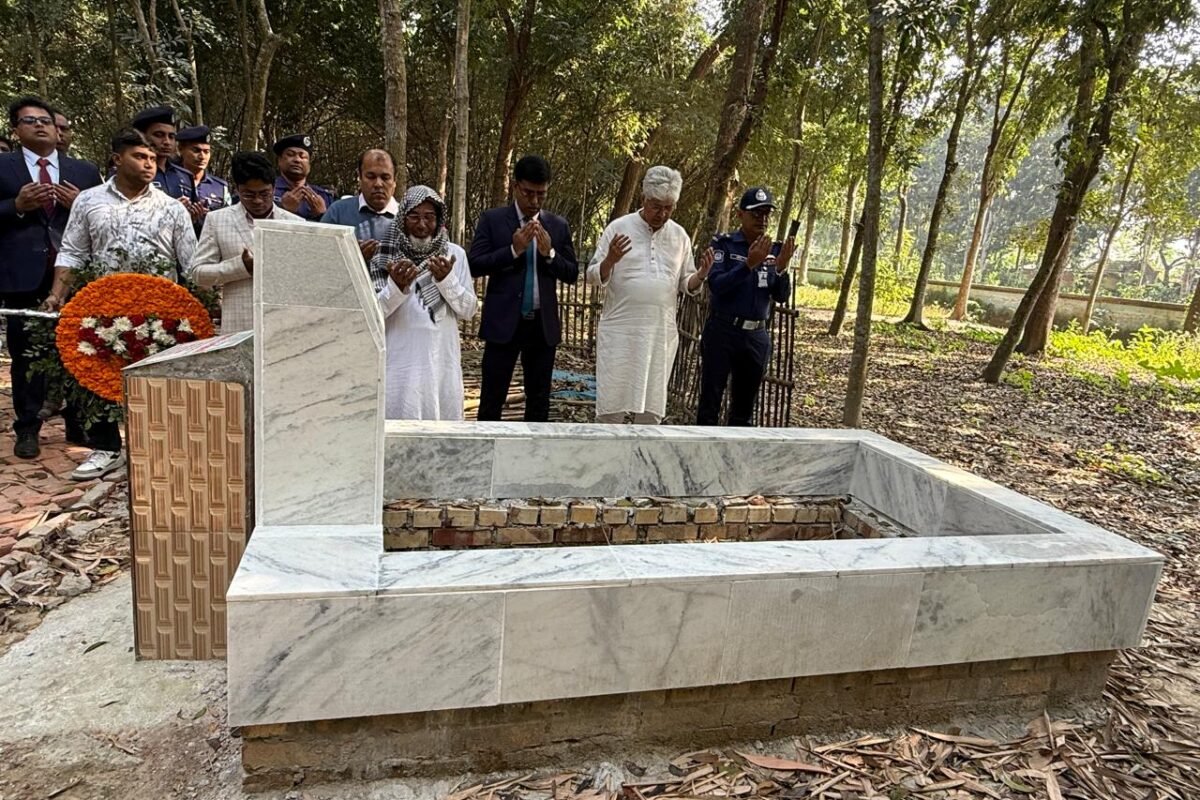 Industry Adviser visits grave of martyr Shahriar Shuvo…