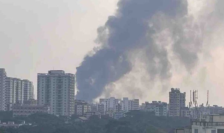 Massive fire breaks out in Islambagh, Old Dhaka