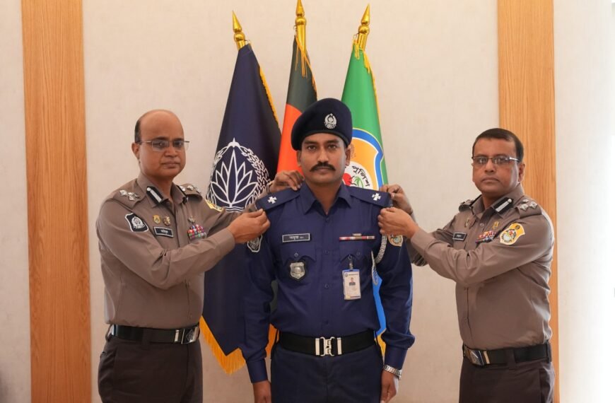 Tourist Police Chief presents rank…