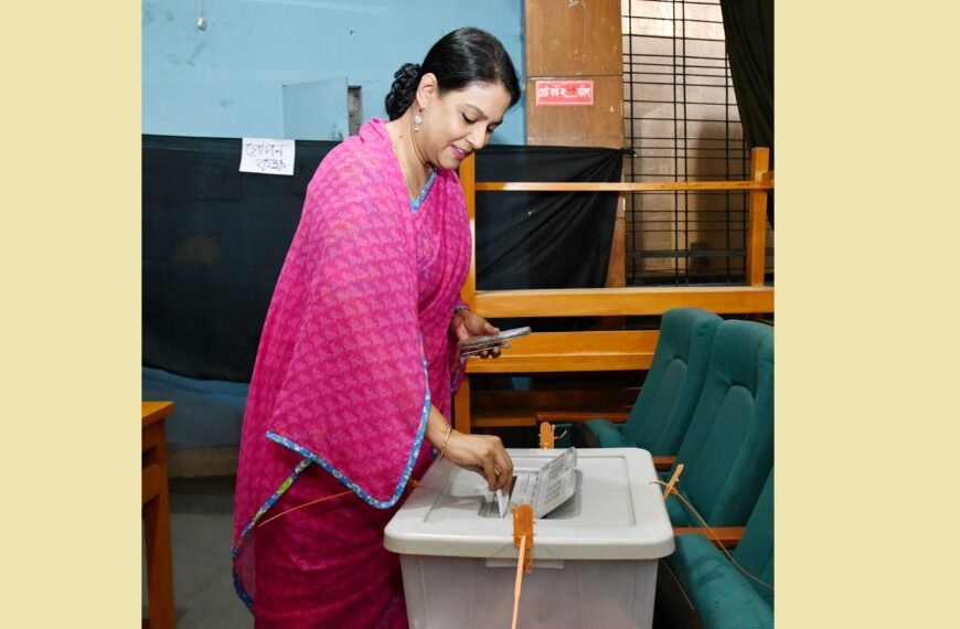 People are voting spontaneously: Information Advisor