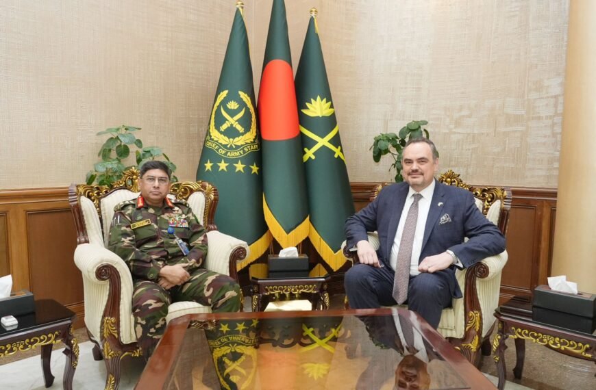 Newly appointed US ambassador pays courtesy call on army chief