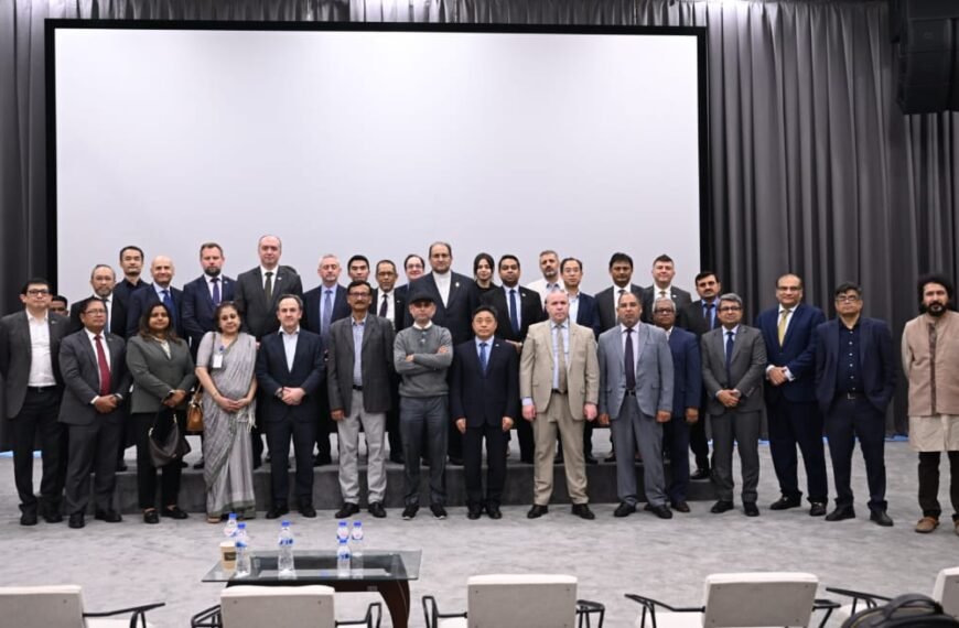 Diplomats Visit July Museum