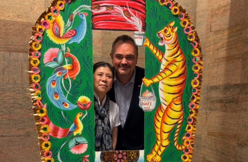 U.S. Ambassador Brent T. Christensen Enjoys Rickshaw Art Festival at North South University