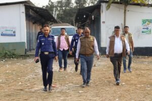 Gazipur Police Superintendent visits polling stations in Gazipur&hellip;