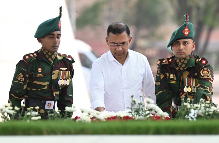 Prime Minister Tarique Rahman pays homage at the graves of Shaheed Zia and Begum Khaleda Zia