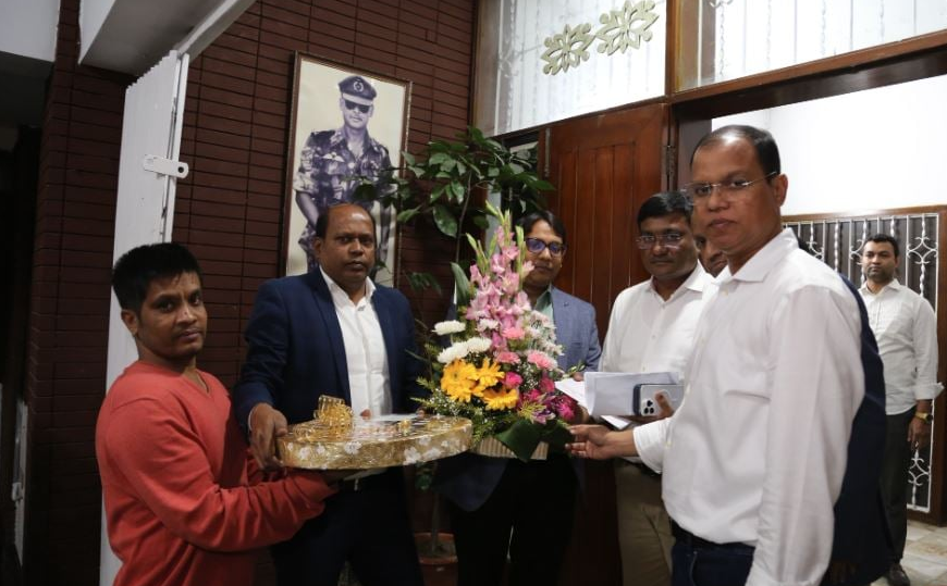 West Bengal Chief Minister Mamata Banerjee sends flowers and sweets to Tarique Rahman
