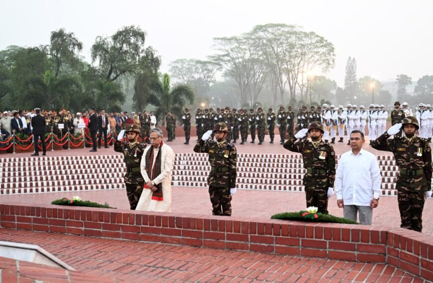 President and Prime Minister pay tribute at National Memorial on Independence Day
