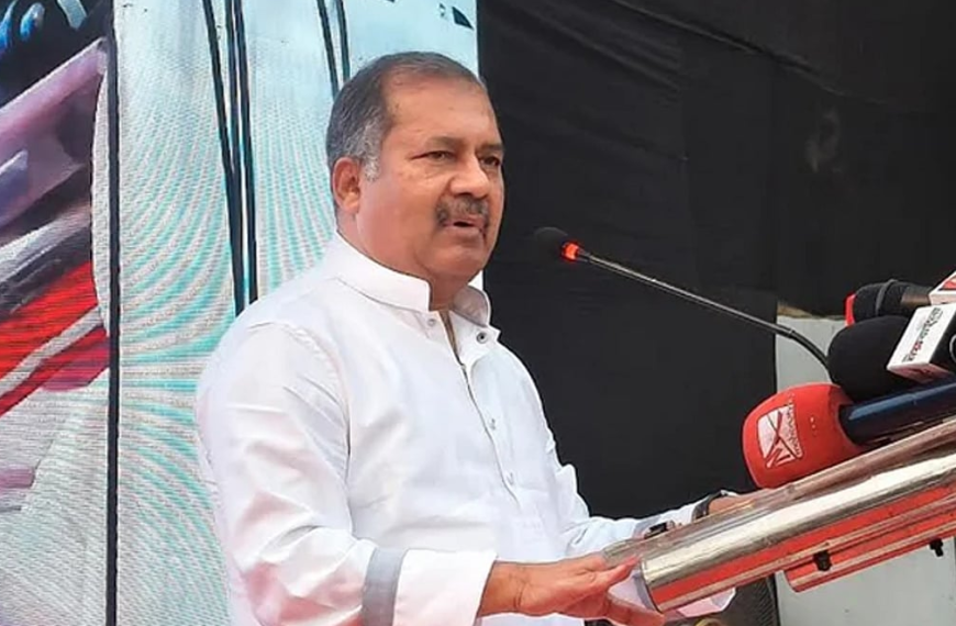 Information Minister calls on media persons to set the limits of maximum media freedom