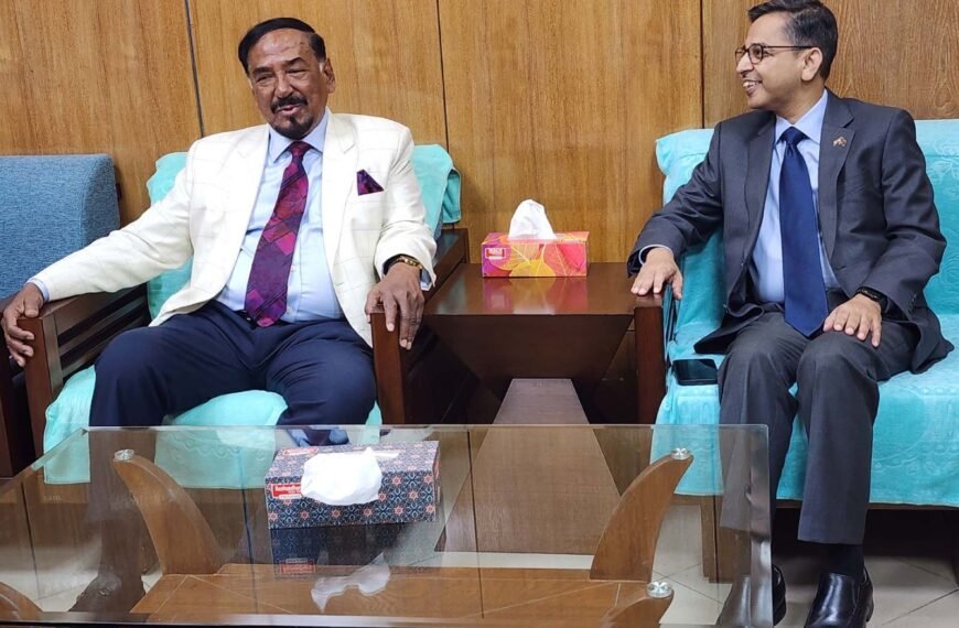 Indian High Commissioner meets Liberation War Affairs Minister Hafiz Uddin Ahmed