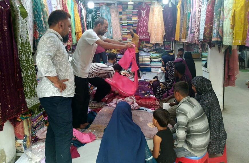 Dinajpur’s Eid market is packed at the end of Ramadan