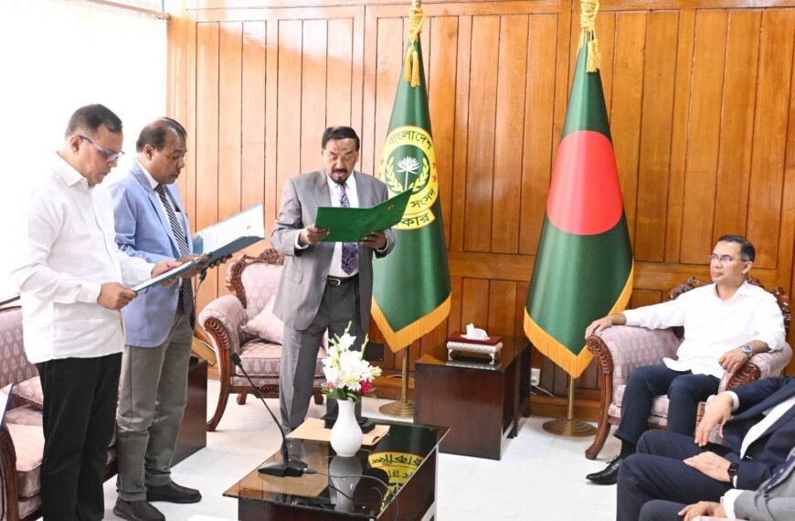 Speaker administers oath to newly elected members of parliament