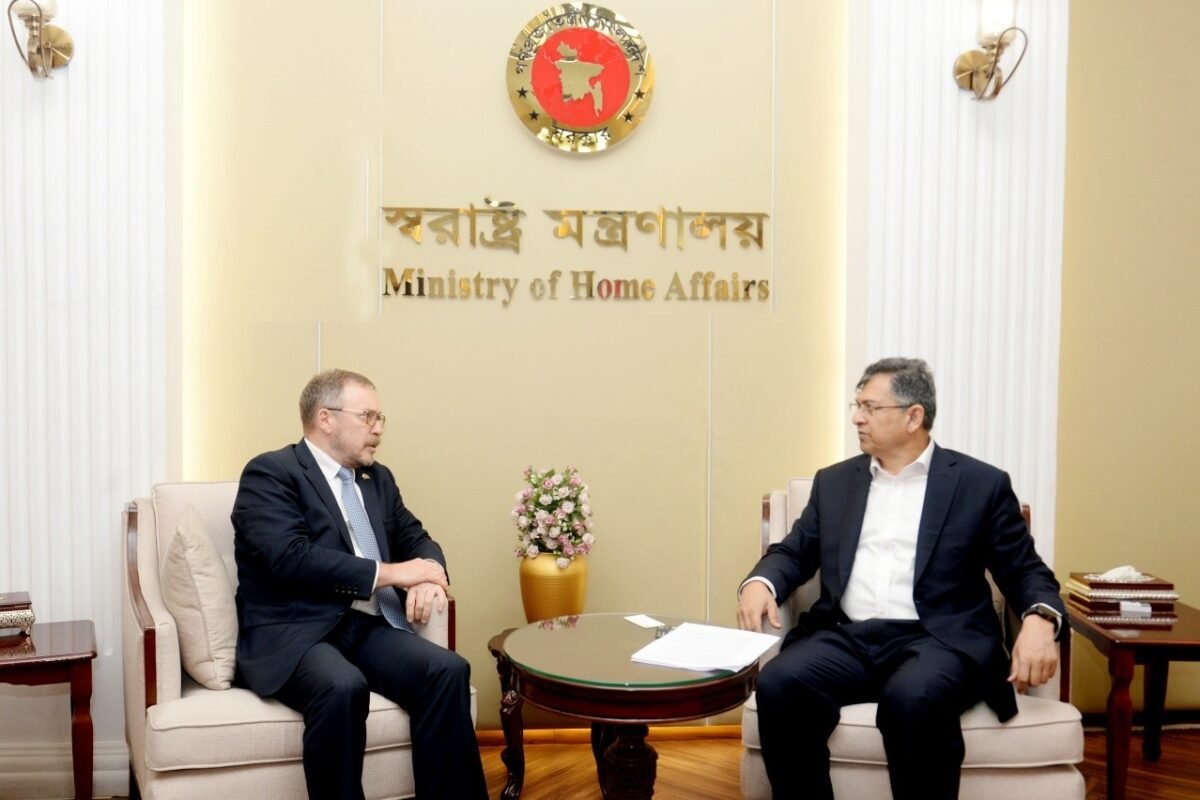 Russian Ambassador Pays Courtesy Call on Home Minister