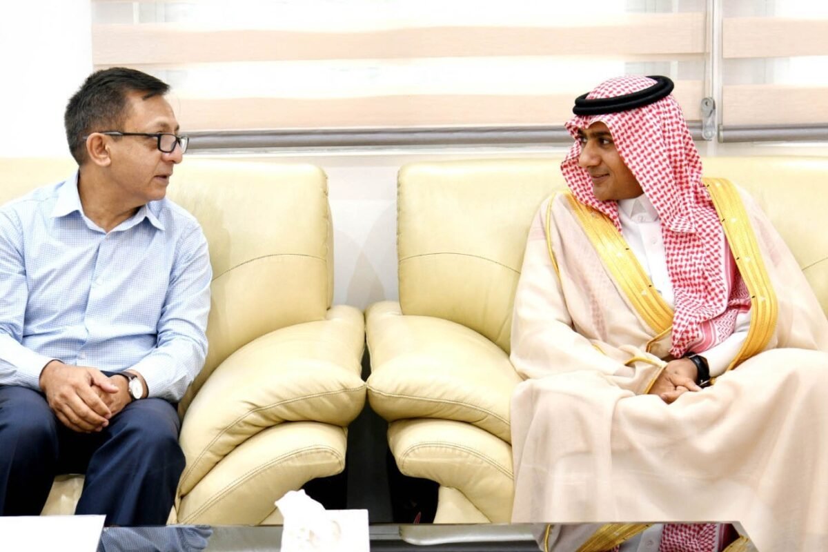 Saudi Arabia’s Ambassador Meets Industries Minister