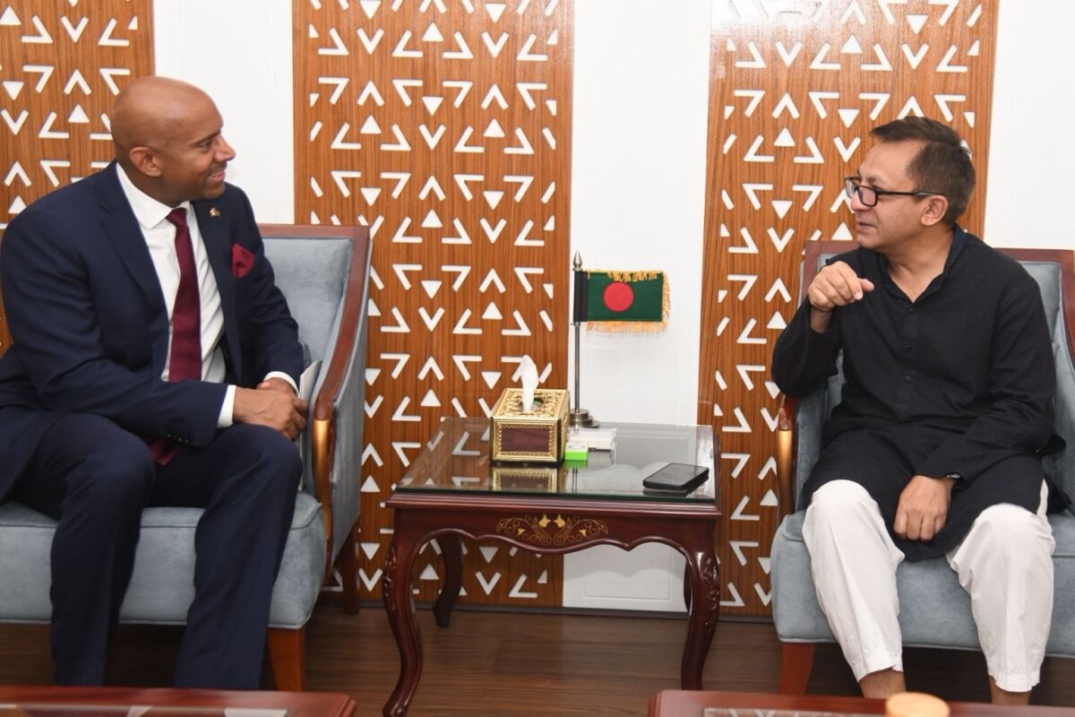 Bangladesh invites Canadian investment in solar energy