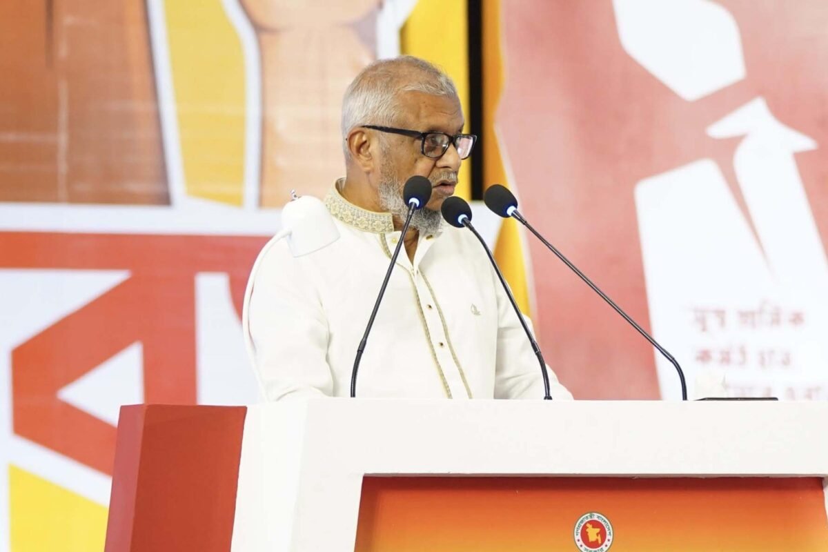 Labor Minister vows teamwork to solve labor sector&hellip;