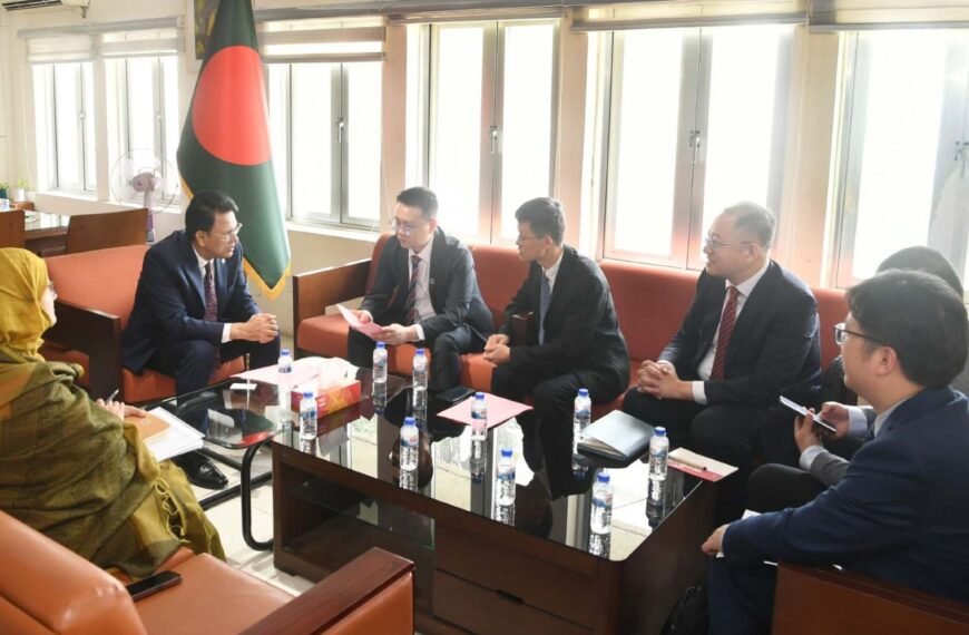 Information Minister emphasizes consensus in forming media commission