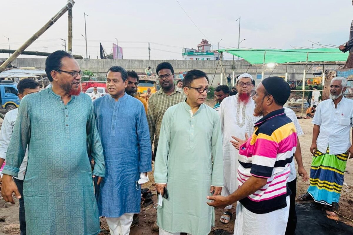 Commerce Minister makes surprise visit to Amin Bazar…