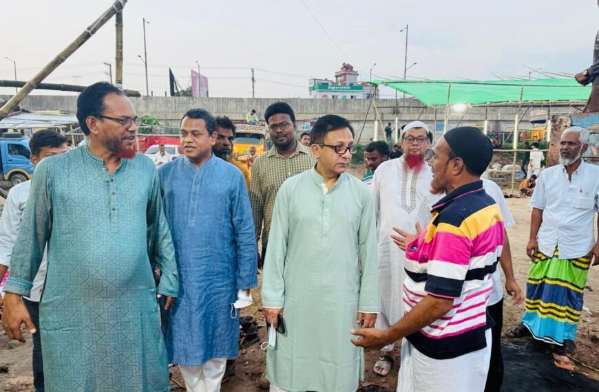 Commerce Minister makes surprise visit to Amin Bazar to check management of sacrificial leather