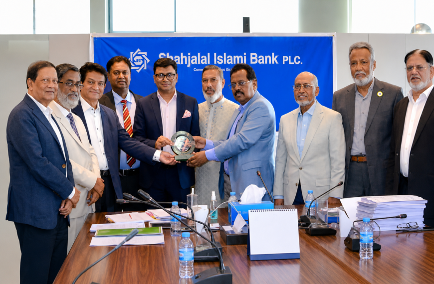 Abdul Hakim (Sumon) receives Shahjalal Islami Bank’s ‘Outstanding Contribution Award’