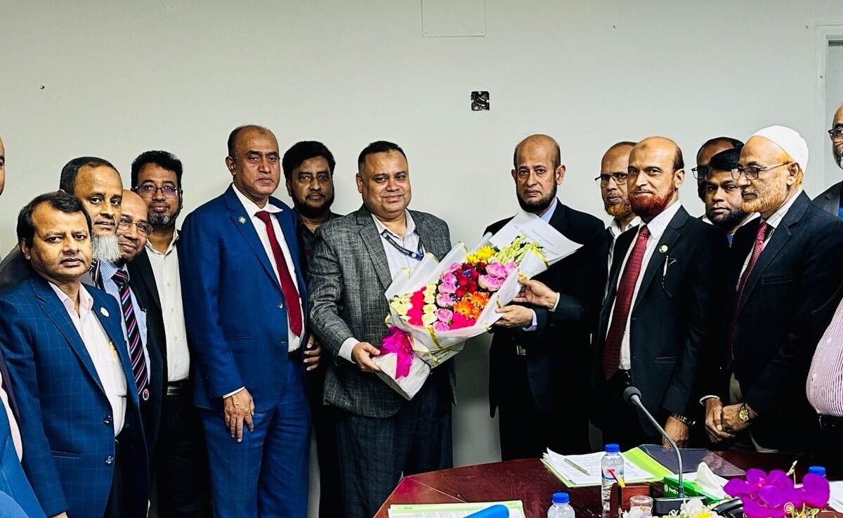 Mohammad Zahir Hossain visits Islami Bank Foundation