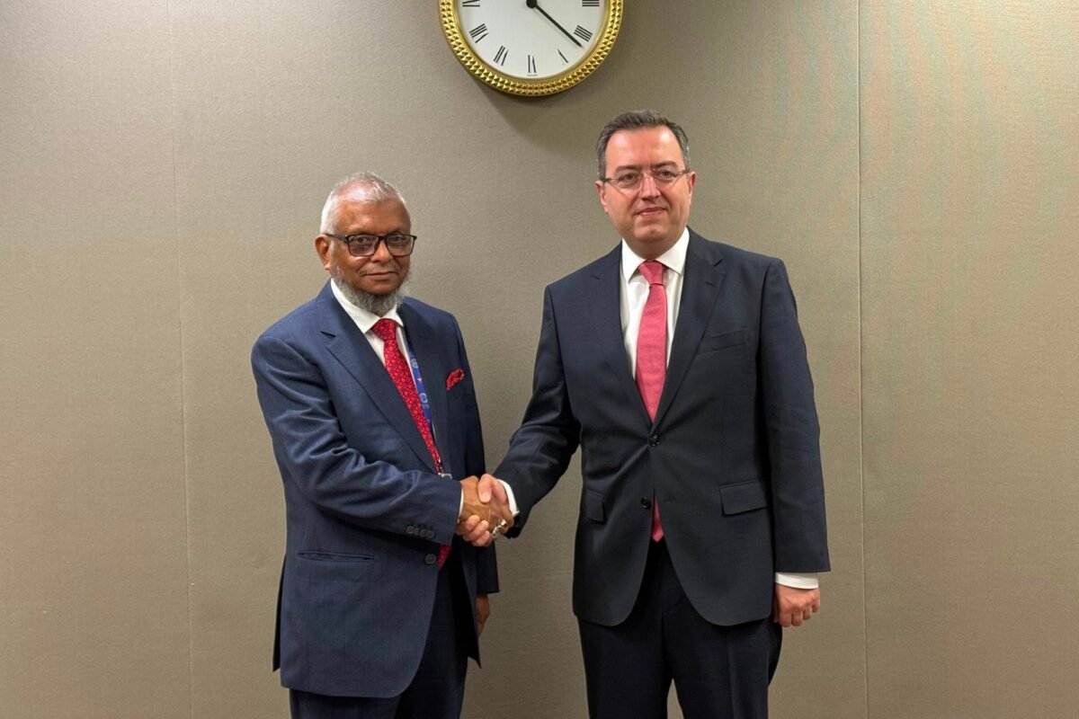 Labour Minister meets Director General of OIC Labour&hellip;