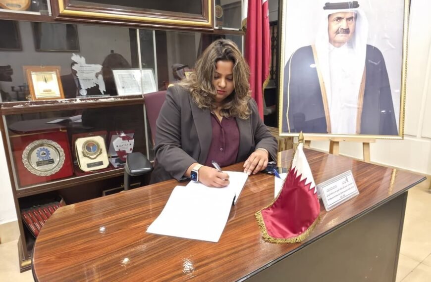 Maldives High Commissioner condoles death of former Emir of Qatar