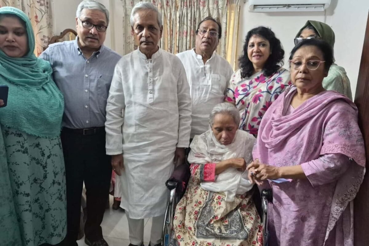 Culture Minister and State Minister visit ailing musician…