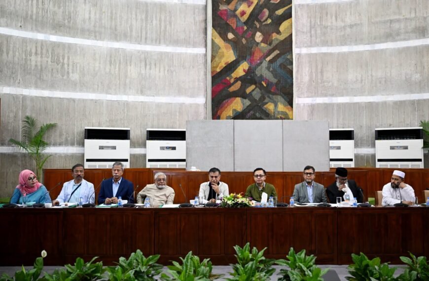 The first meeting of the Standing Committee on the Ministry of Commerce was held in the 13th National Parliament