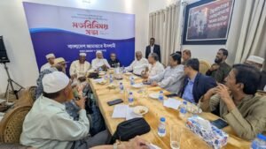 Opposition leader holds meeting with newspaper editors