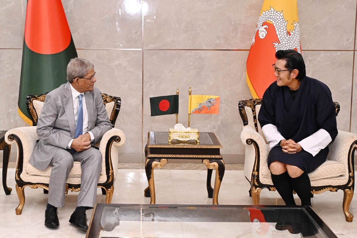 Bhutanese King stops in Dhaka, President Mirza Fakhrul&hellip;